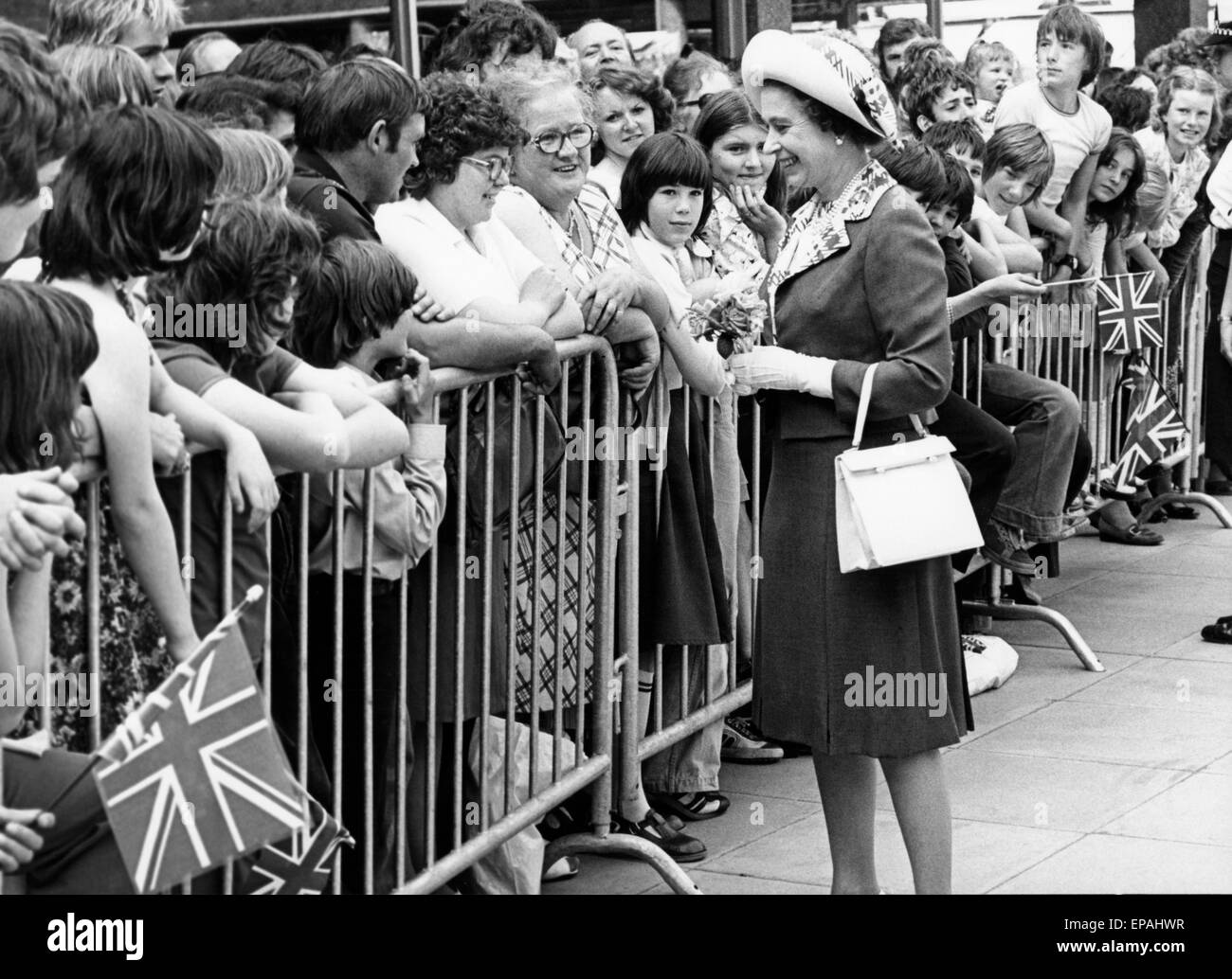 Königin Elizabeth ll auf Rundgang bei der Eröffnung des Wetterdienstes in Bracknell 1978 Stockfoto