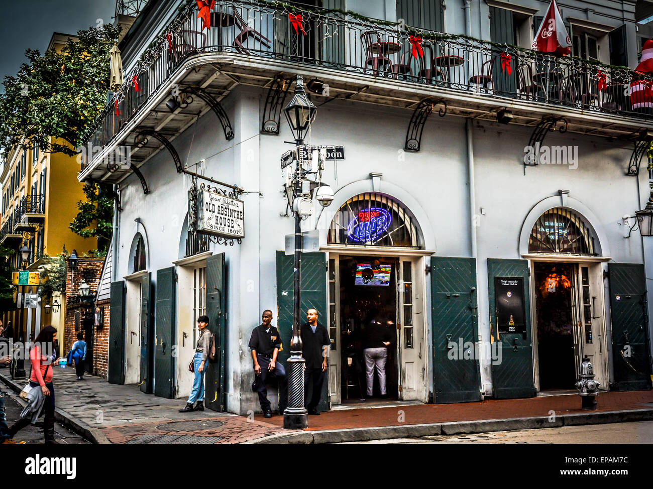 Die berühmte Jean Lafittes "Old Absinthe House" auf der Bourbon Street im French Quarter in New Orleans, LA Stockfoto