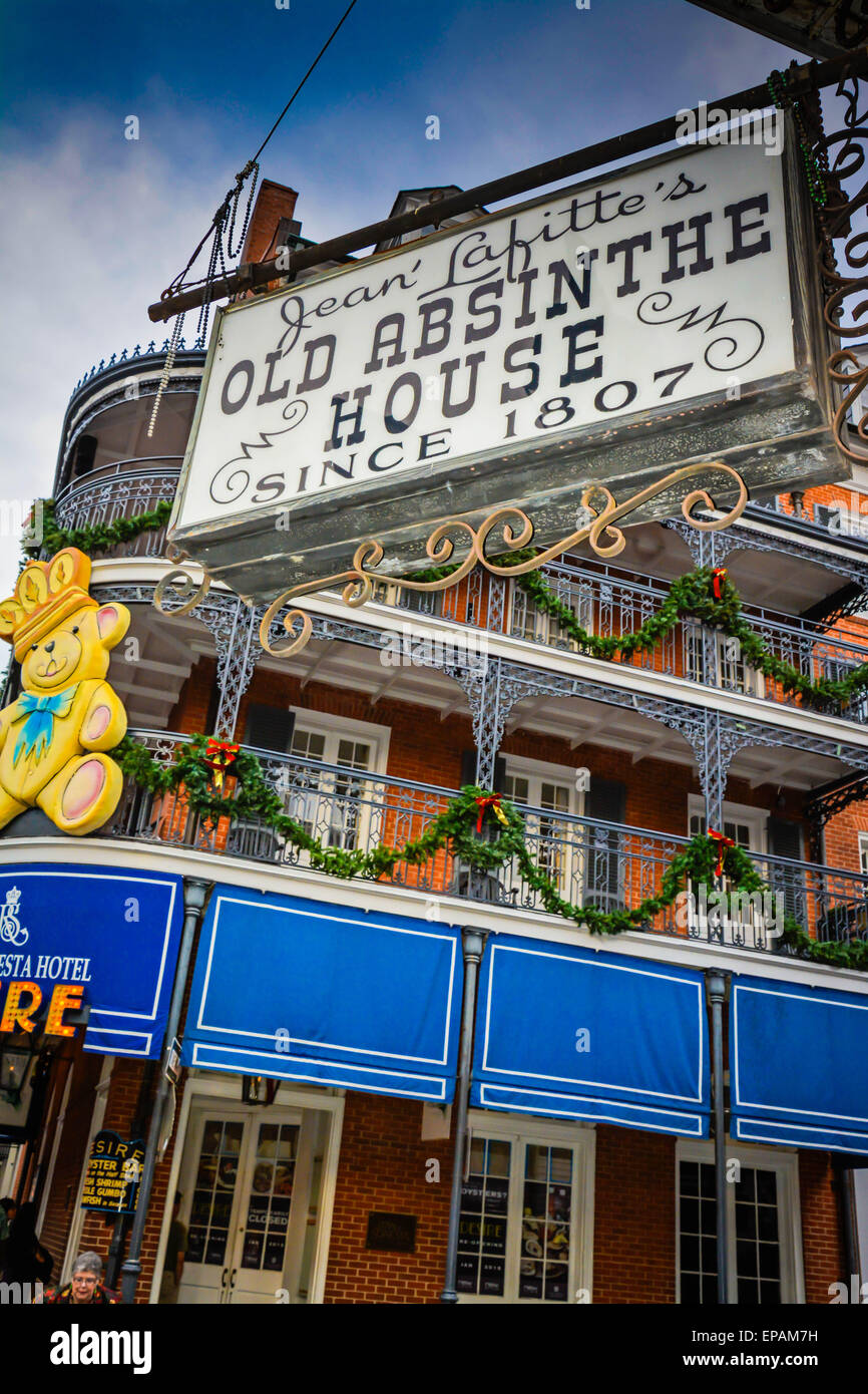 Die berühmte Jean Lafittes "Old Absinthe House" auf der Bourbon Street im French Quarter in New Orleans, LA Stockfoto
