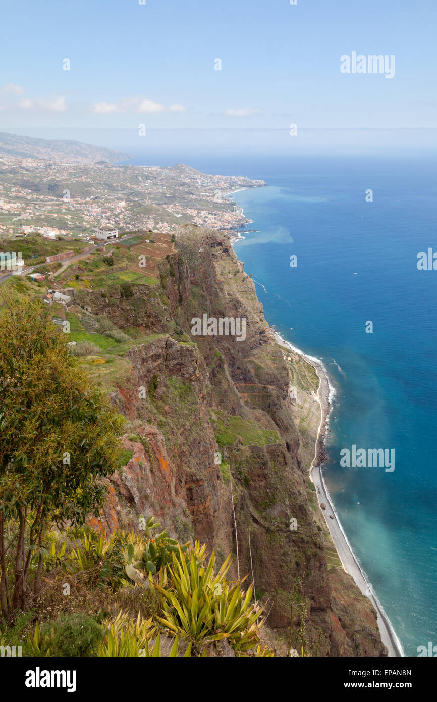 Madeira Landschaften; Blick von der südlichen Küste der Insel Madeira und den Atlantischen Ozean vom Cabo Girao gesehen, höchste Steilklippe in Europa Stockfoto