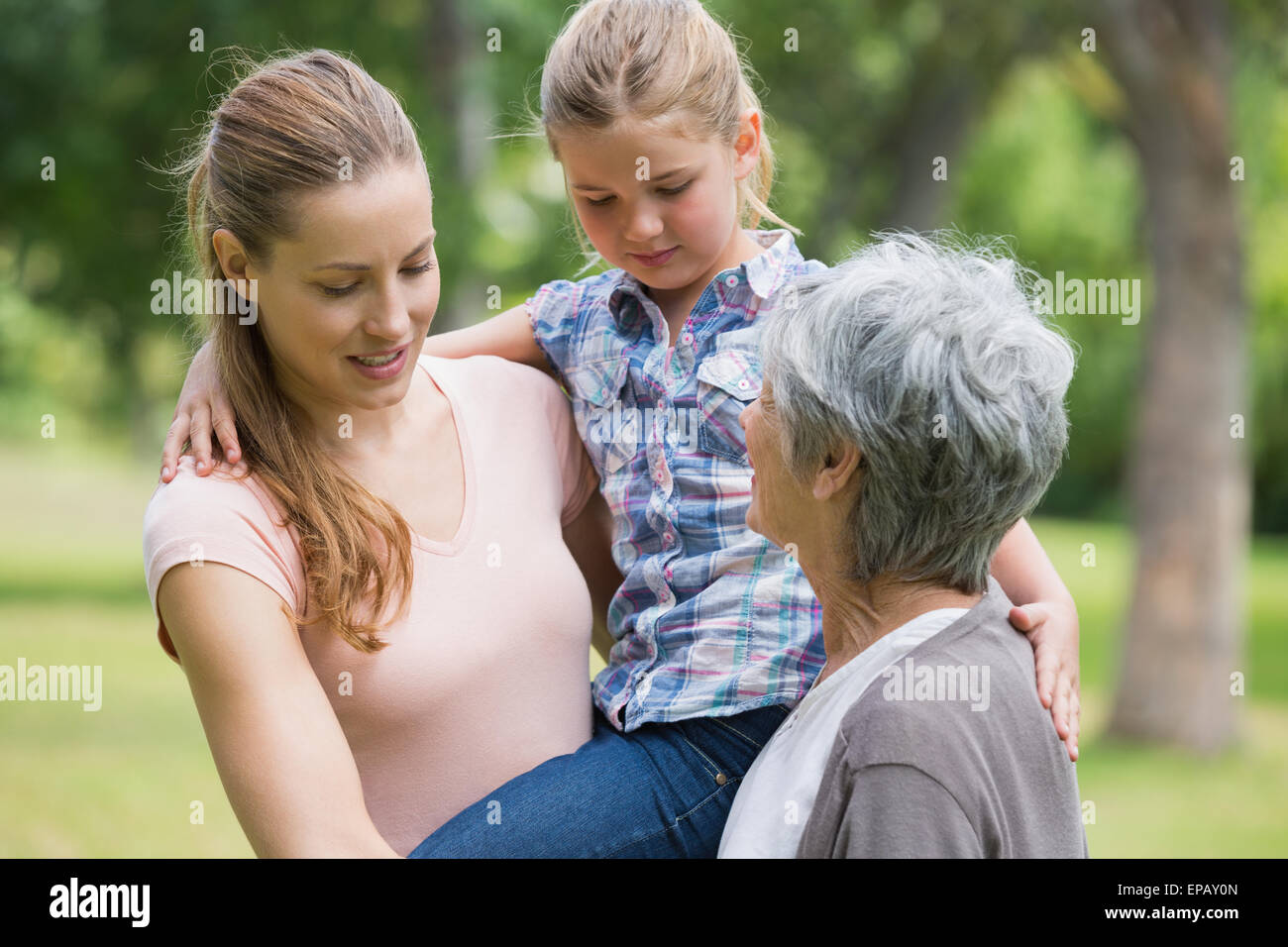 Großmutter, Mutter und Tochter im park Stockfoto