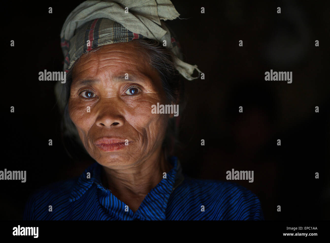 Porträt des Chakma Frau; Khagrachari, Division Chittagong, Bangladesch Stockfoto