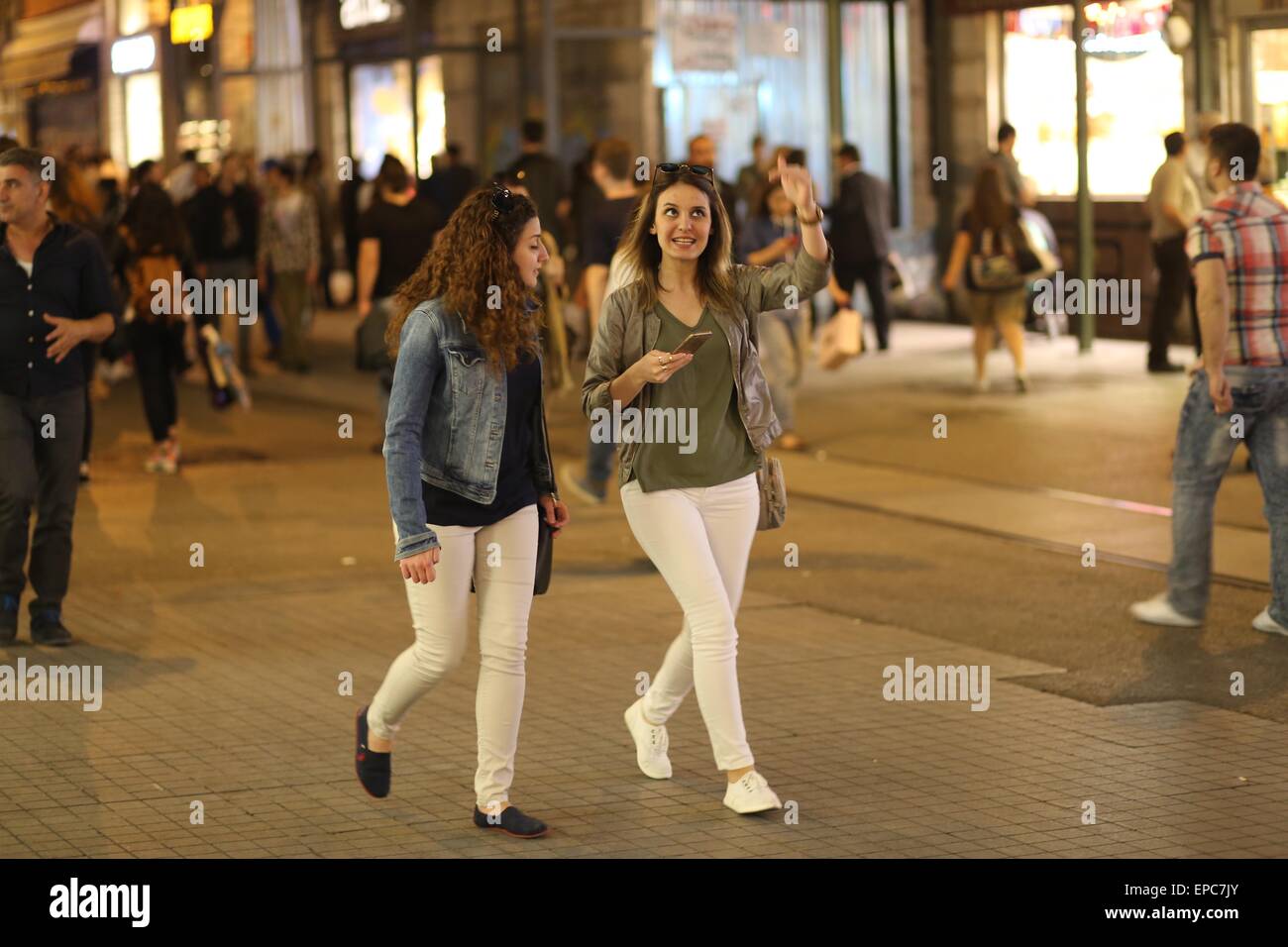 Am Abend auf der Istiklal Straße in Istanbul Stockfoto