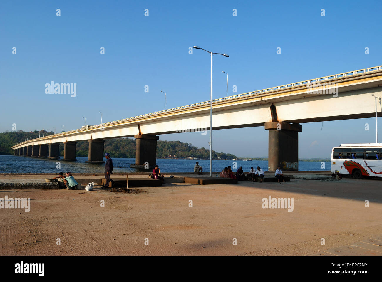 Goa-Brücke über Mandovi Fluss Panaji Goa Indien Stockfoto