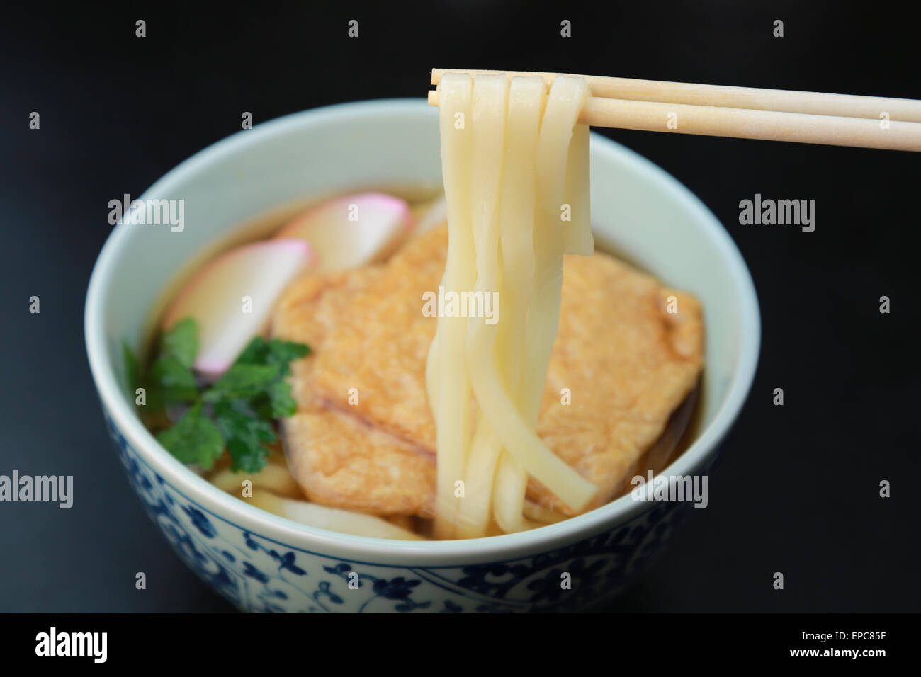 Kitsune Udon Nudeln Stockfoto