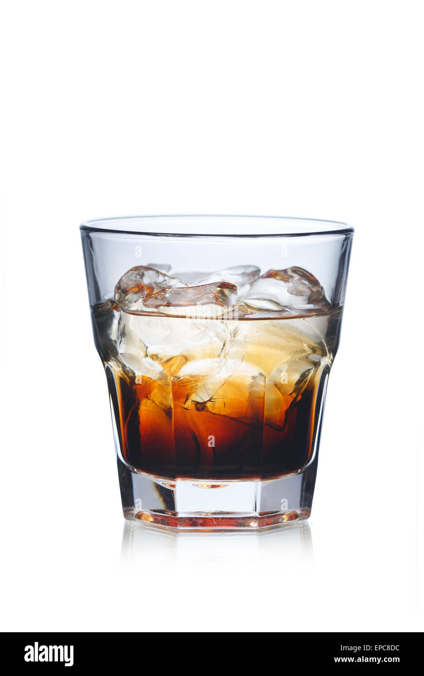 Schwarze russische alkoholische cocktail in Highball-Glas Stockfoto