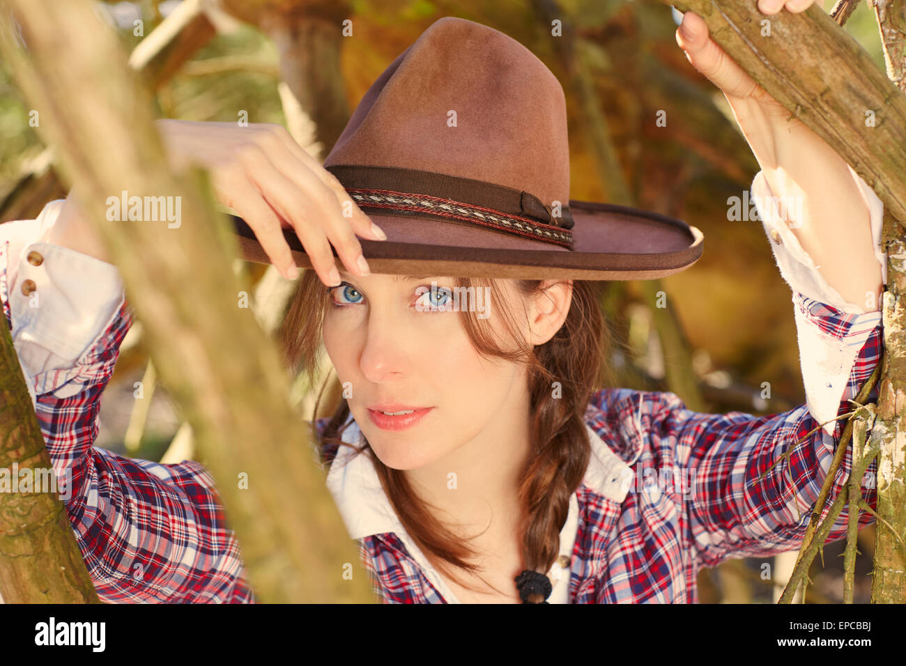 Einsame Frau mit Cowboy-Hut Stockfoto
