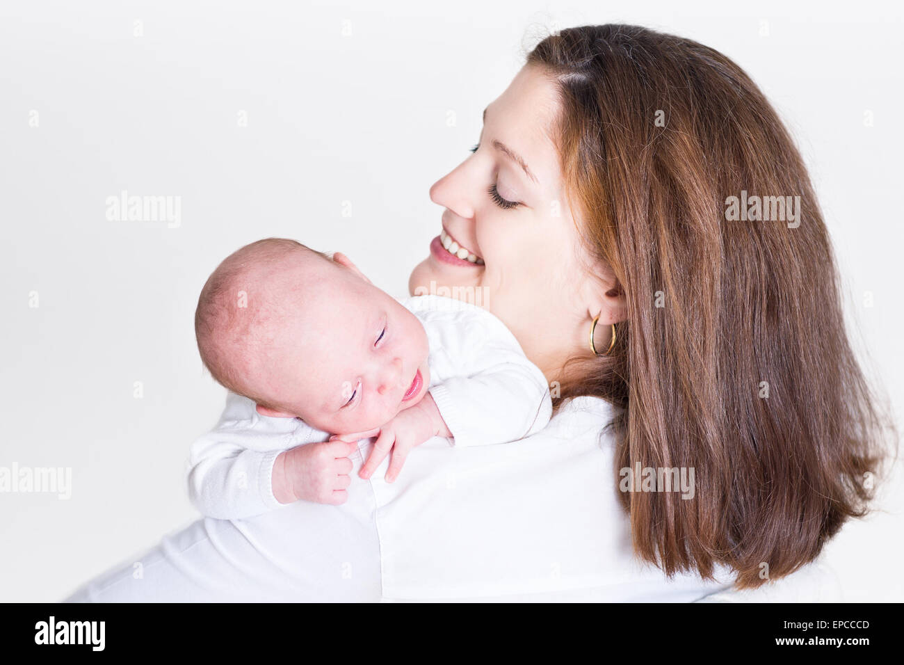 Junge glückliche Mutter mit ihrem Neugeborenen baby Stockfoto