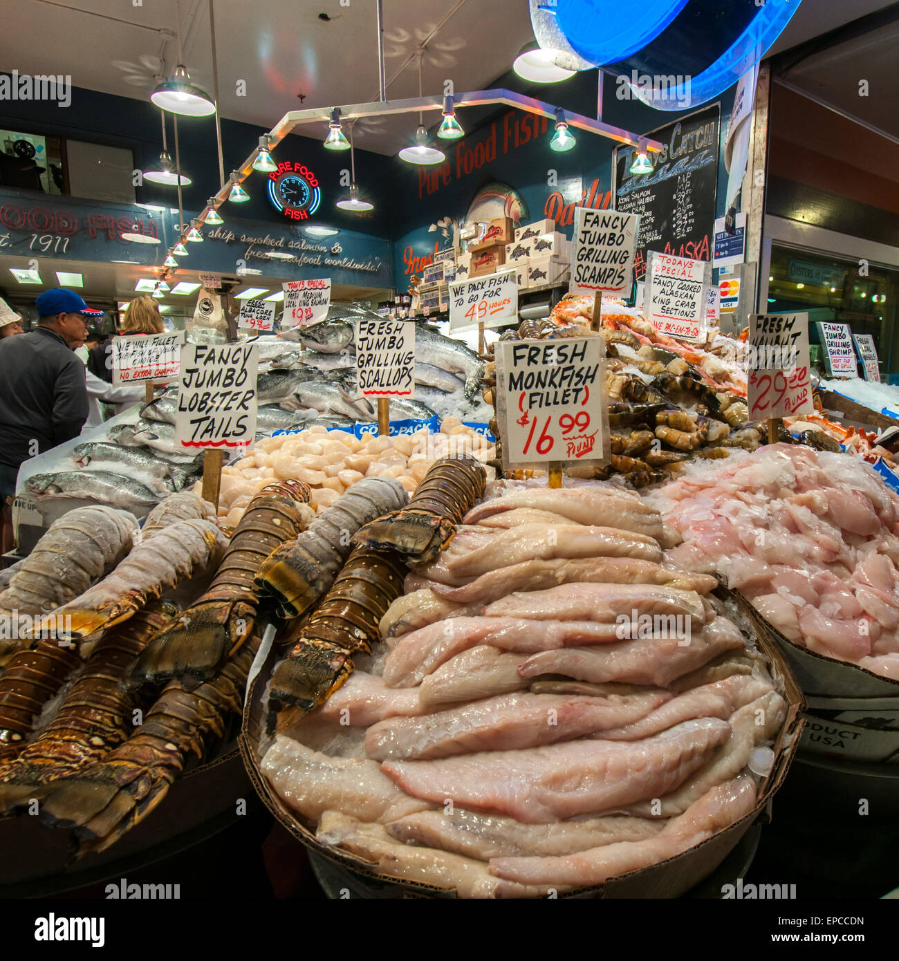 Reine Lebensmittel Fisch - Markt frischen Fisch Stall am Pike Place Market in Seattle, Washington, USA Stockfoto