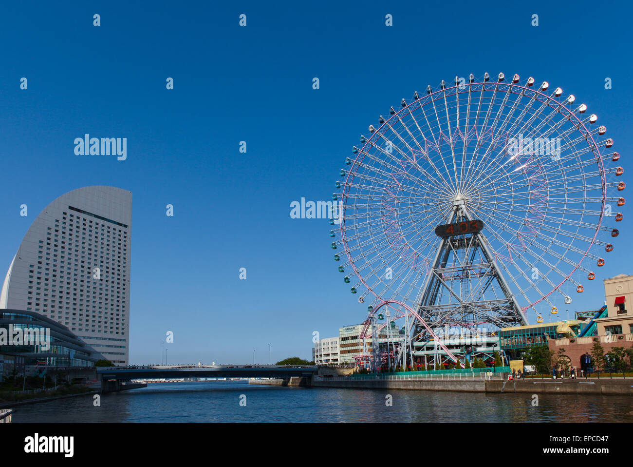 Riesenrad in Yokohama Cosmo World Vergnügungspark, befindet sich im Herzen von Yokohama. Stockfoto