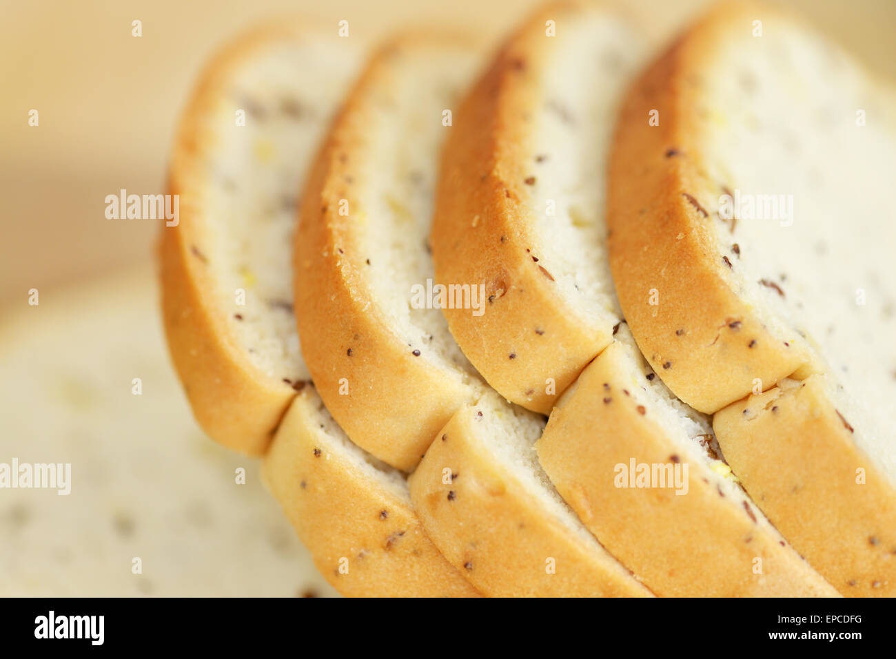 Glutenfreies Brot in Scheiben geschnitten Stockfoto