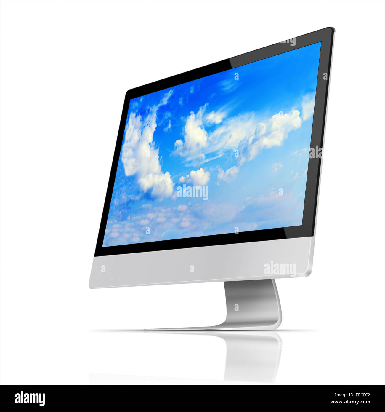 Moderne Computer Flachbildschirm mit mit blauem Himmel und schöne Wolken am Bildschirm isoliert auf weißem Hintergrund. Sehr detai Stockfoto