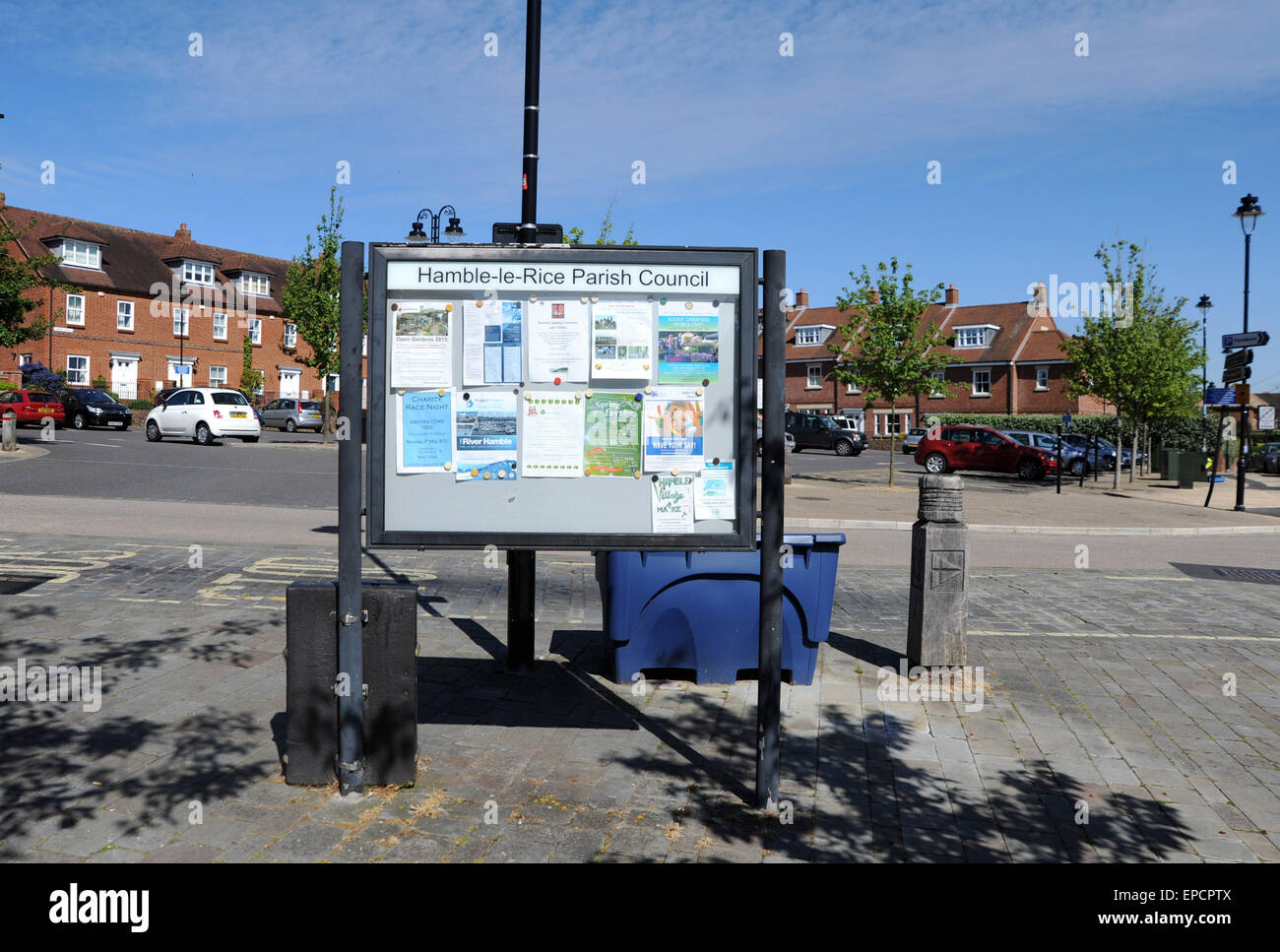 Hamble Southampton Hampshire UK - Dorf Hamble-Le-Reis-Pfarrei Rat Schwarzes Brett Stockfoto