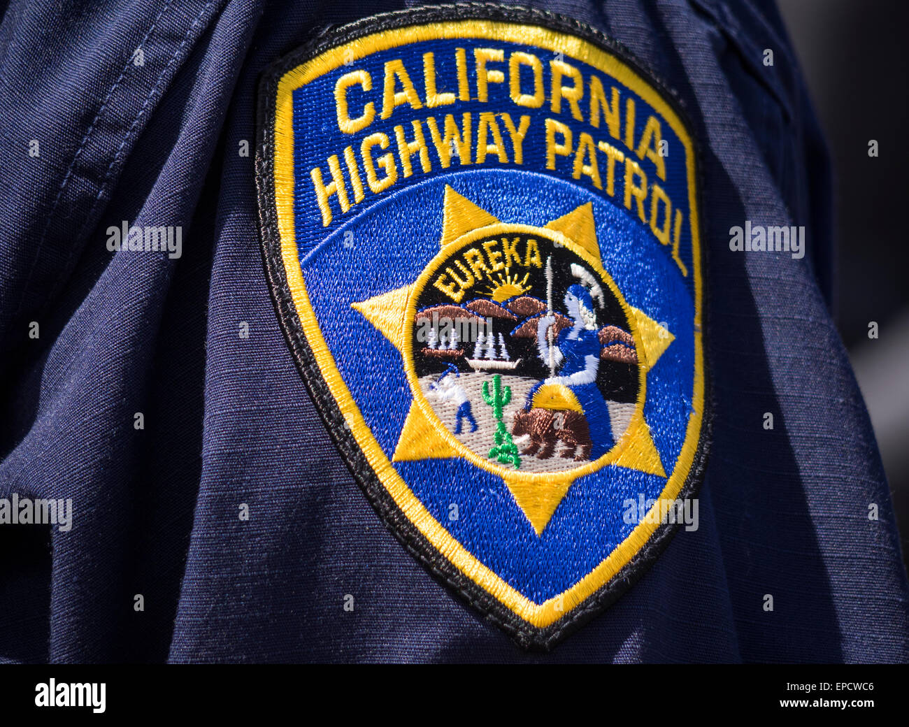 Kiew, Ukraine. 16. Mai 2015. Schulter-patches US Police - California Highway Patrol. -Ausbildung von künftigen Polizeibeamten, Polizeieinheiten, öffentlichen Sicherheitsfachkräfte, Schulpsychologischer Dienst und der Nationalgarde der Ukraine, unter der Leitung von erfahrenen ukrainischen und amerikanischen Instruktoren. Bildnachweis: Igor Golovnov/Alamy Live-Nachrichten Stockfoto