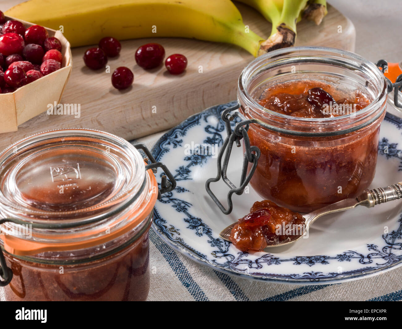Cranberry marmeladen -Fotos und -Bildmaterial in hoher Auflösung – Alamy