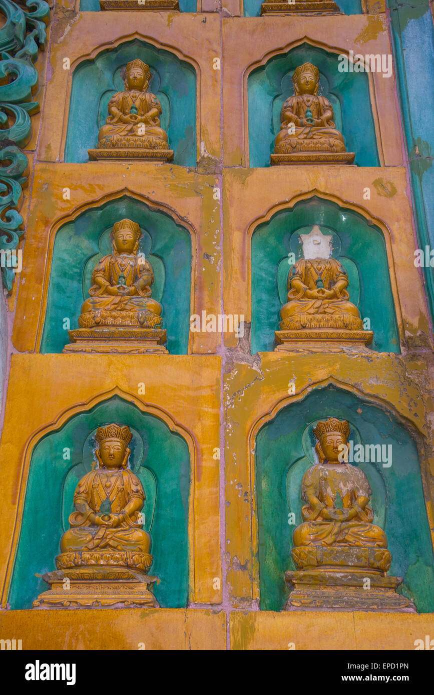 kleine Buddha-Skulpturen im Sommerpalast in Peking Stockfoto