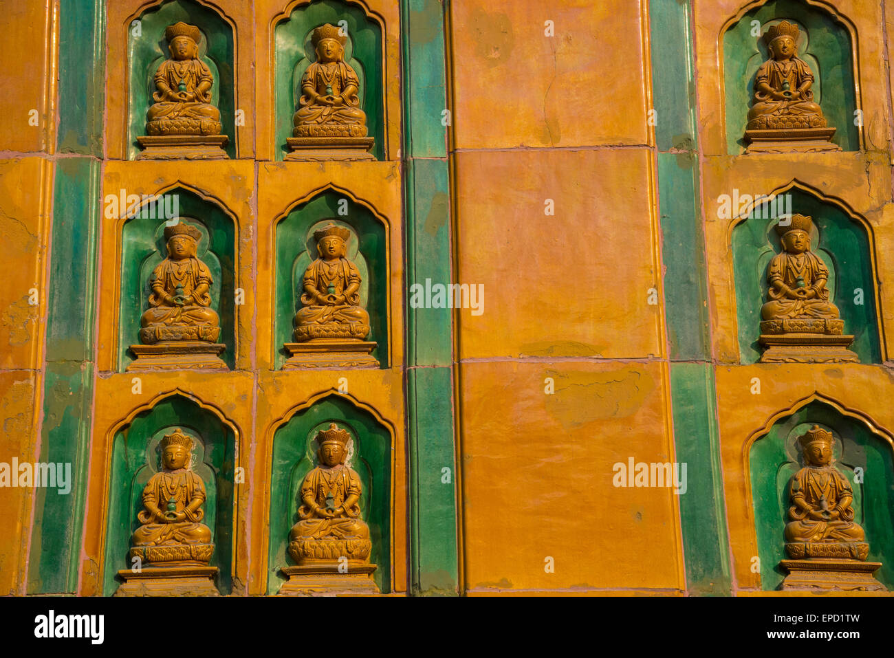 kleine Buddha-Skulpturen im Sommerpalast in Peking Stockfoto