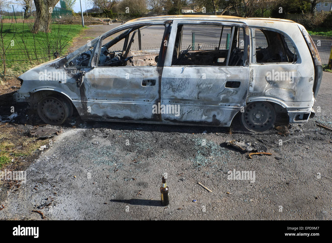 Auto nach Diebstahl ausgebrannt. Stockfoto