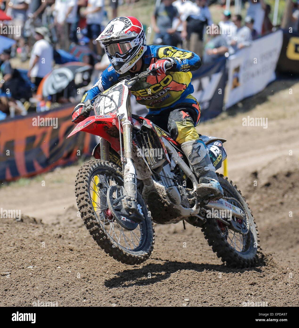 Rancho Cordova, CA. 16. Mai 2015. # 19 Justin Bogle laufen weg von dem Satz aus turn16 im Lucas Oil Pro Motocross Meisterschaft Moto 1 250 Unterricht in Hangtown Motocross Classic Rancho Cordova, CA Thurman James/CSM/Alamy Live News Stockfoto