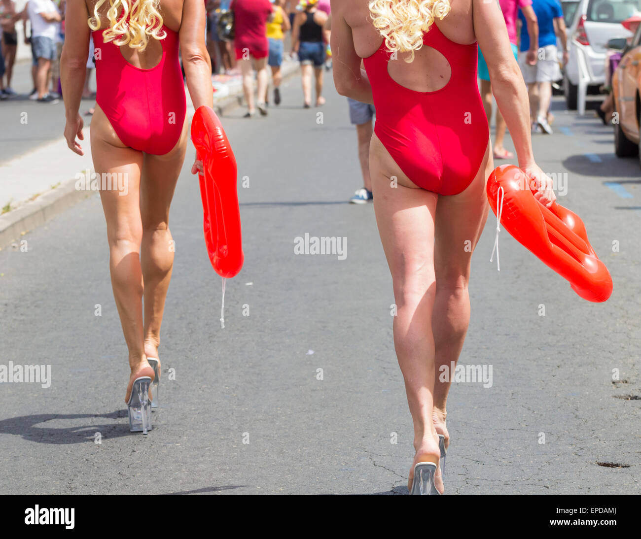 Baywatch Blick auf Maspalomas Gay Pride Parade. Maspalomas, Gran Canaria, Kanarische Inseln, Spanien. Stockfoto