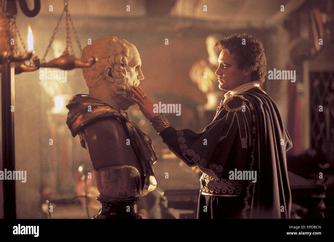 Gladiator ist ein 2000 amerikanisch-britischen epische Historiendrama Film unter der Regie von Ridley Scott, mit Russell Crowe und Joaquin Phoenix.  Dieses Foto ist nur zu redaktionellen Zwecken und unterliegen dem Copyright von der Filmgesellschaft und/oder der Fotograf von dem Film oder der Firma zugeordnet und kann nur durch Veröffentlichungen im Zusammenhang mit der Förderung der oben genannten Film reproduziert werden. Eine obligatorische Gutschrift auf die Filmgesellschaft ist erforderlich. Der Fotograf sollte auch angerechnet werden, wenn bekannt. Stockfoto