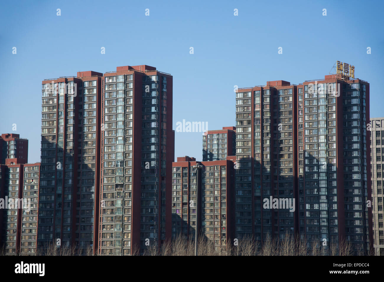im Stadtzentrum von Peking mit hohen Wohnungen anzeigen Stockfoto