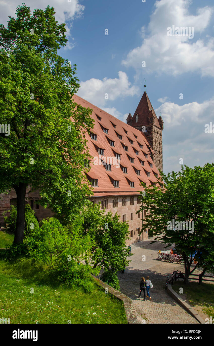 Antike Tresore, dicken Mauern - schlafen in einem echten Schloss und genießen Sie die beste Jugendherberge Standards bei Nürnberg Jugendherberge! Stockfoto