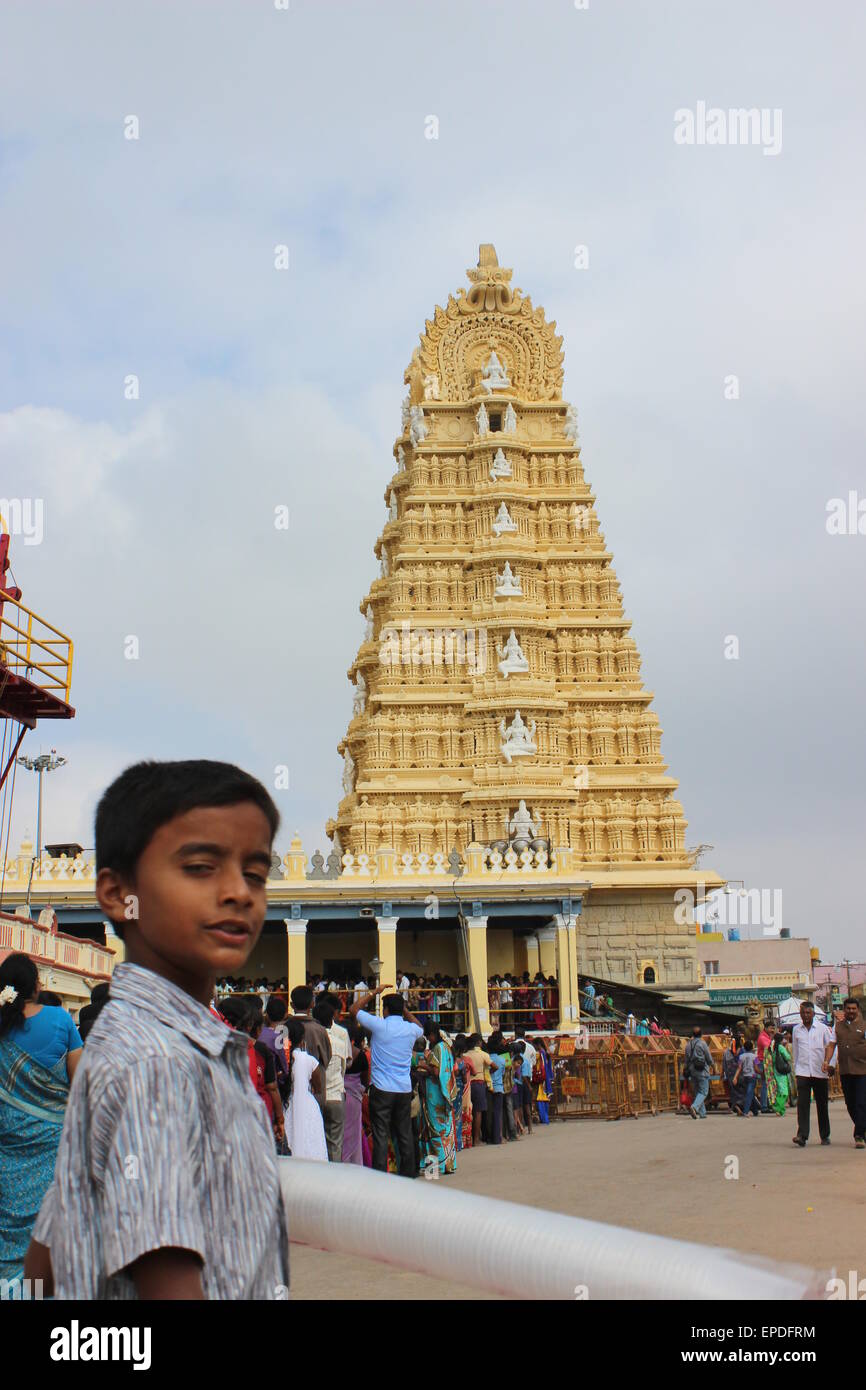 Der Tempel und der Wallfahrt Bezirk von Chamundi Hill, Mysore. Chamundi Tempel. Stockfoto