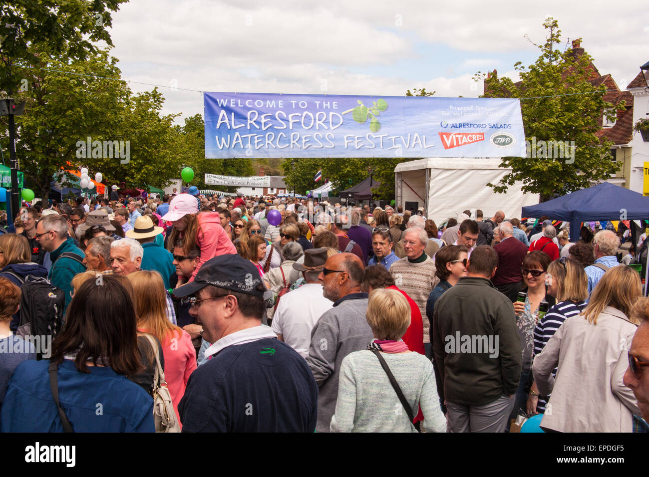 Alresford Brunnenkresse Festival, Broad Street, New Alresford, Hampshire, England, Großbritannien. Stockfoto