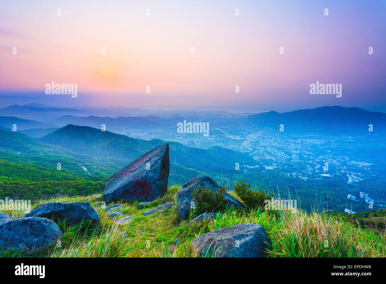 Sonnenuntergang Berge in Hong Kong Stockfoto