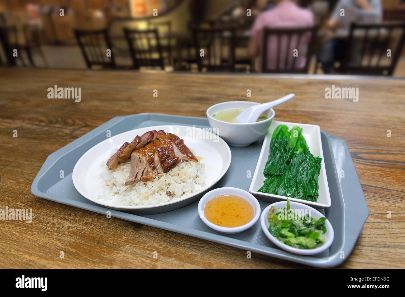 Gebratene Ente und Barbecue Schweinefleisch über Reis Schüssel Set in Hong Kong Restaurant Food-Court Stockfoto