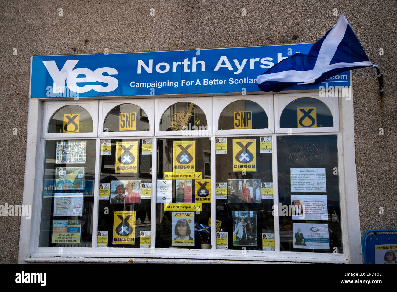 Largs, Schottland. Ja, Shop und SNP (schottische Nationalpartei) Büro. Stockfoto