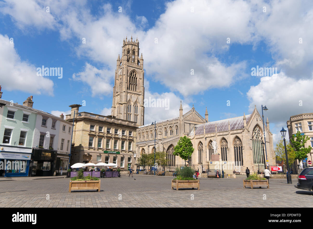 Boston market place und St. Botolph's Church oder Boston Stump, Lincolnshire, England, Großbritannien Stockfoto