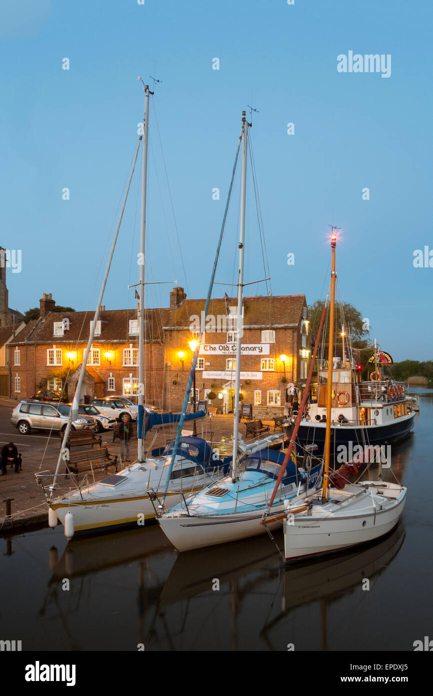 Fluß Frome am Kai Wareham Dorset Stockfoto