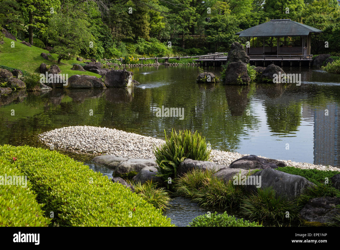 Momijiyama Garten befindet sich in der Nähe der Ruinen von Sunpu Burg in Shizuoka.  Garten des Dorfes besteht aus verschiedenen Blumen, p Stockfoto