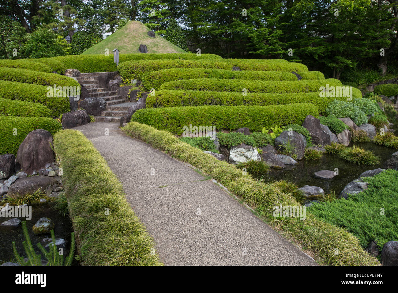 Momijiyama Garten befindet sich in der Nähe der Ruinen von Sunpu Burg in Shizuoka.  Garten des Dorfes besteht aus verschiedenen Blumen, Stockfoto