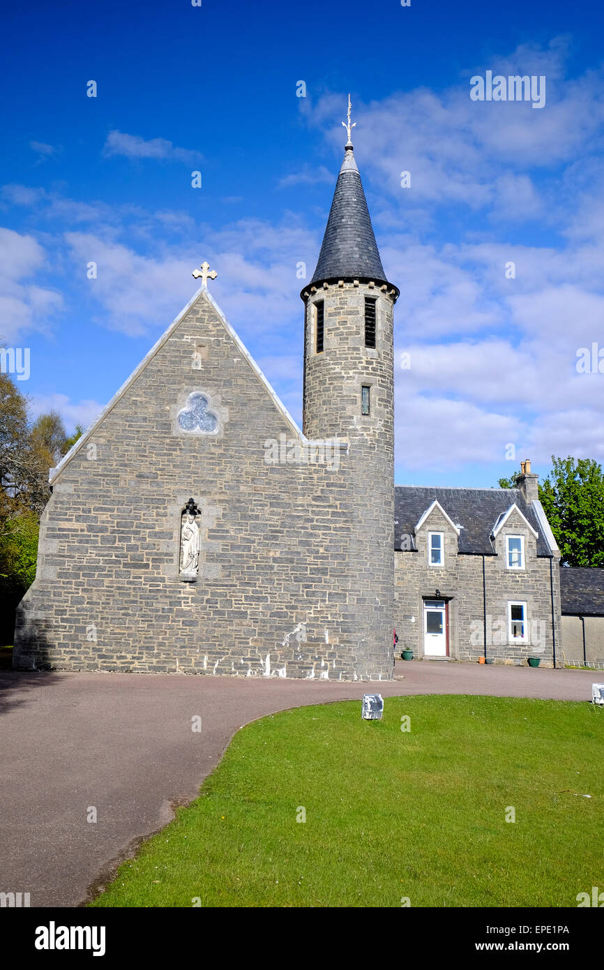 Schottland, UK: römisch-katholische Kirche durch die Ufer von Loch Morar in den schottischen Highlands Stockfoto