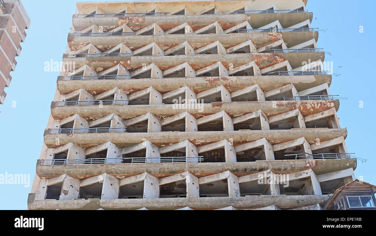 Verlassene Hotels und Appartements Famagusta beach Zypern Stockfoto