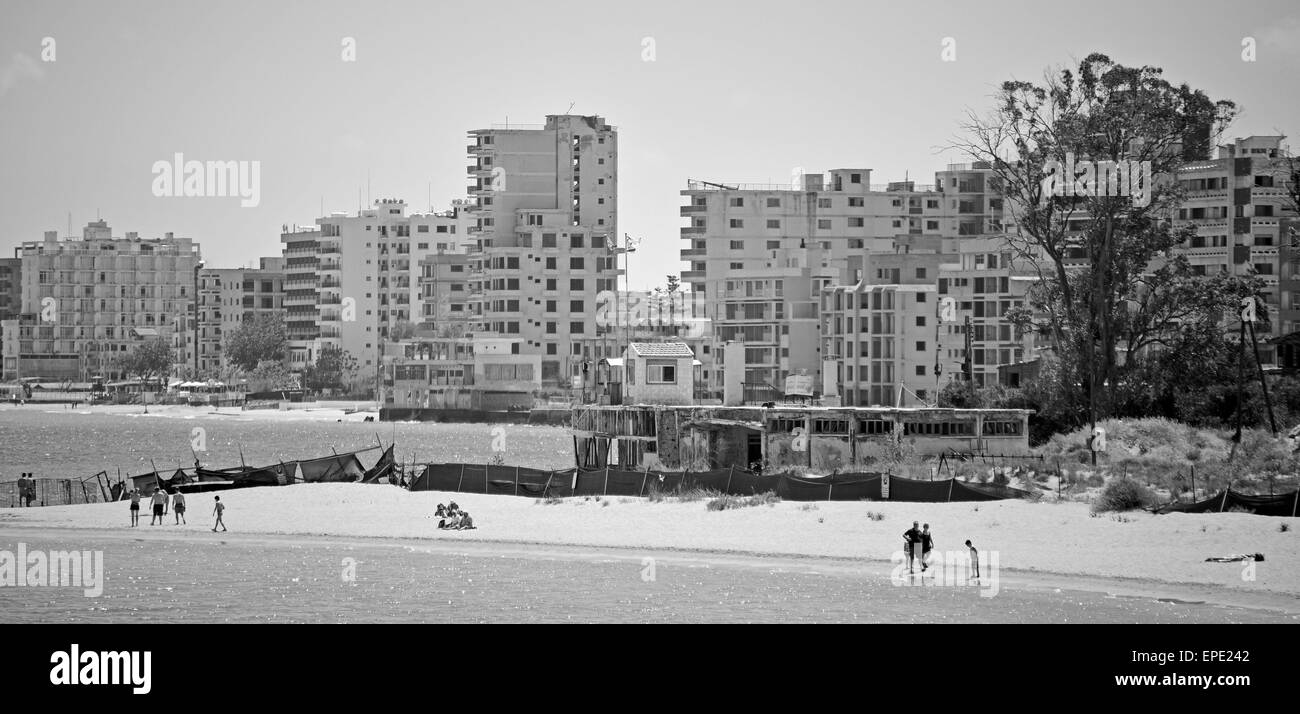 Alte verlassene Hotels auf Famagusta Strand Zypern. Stockfoto