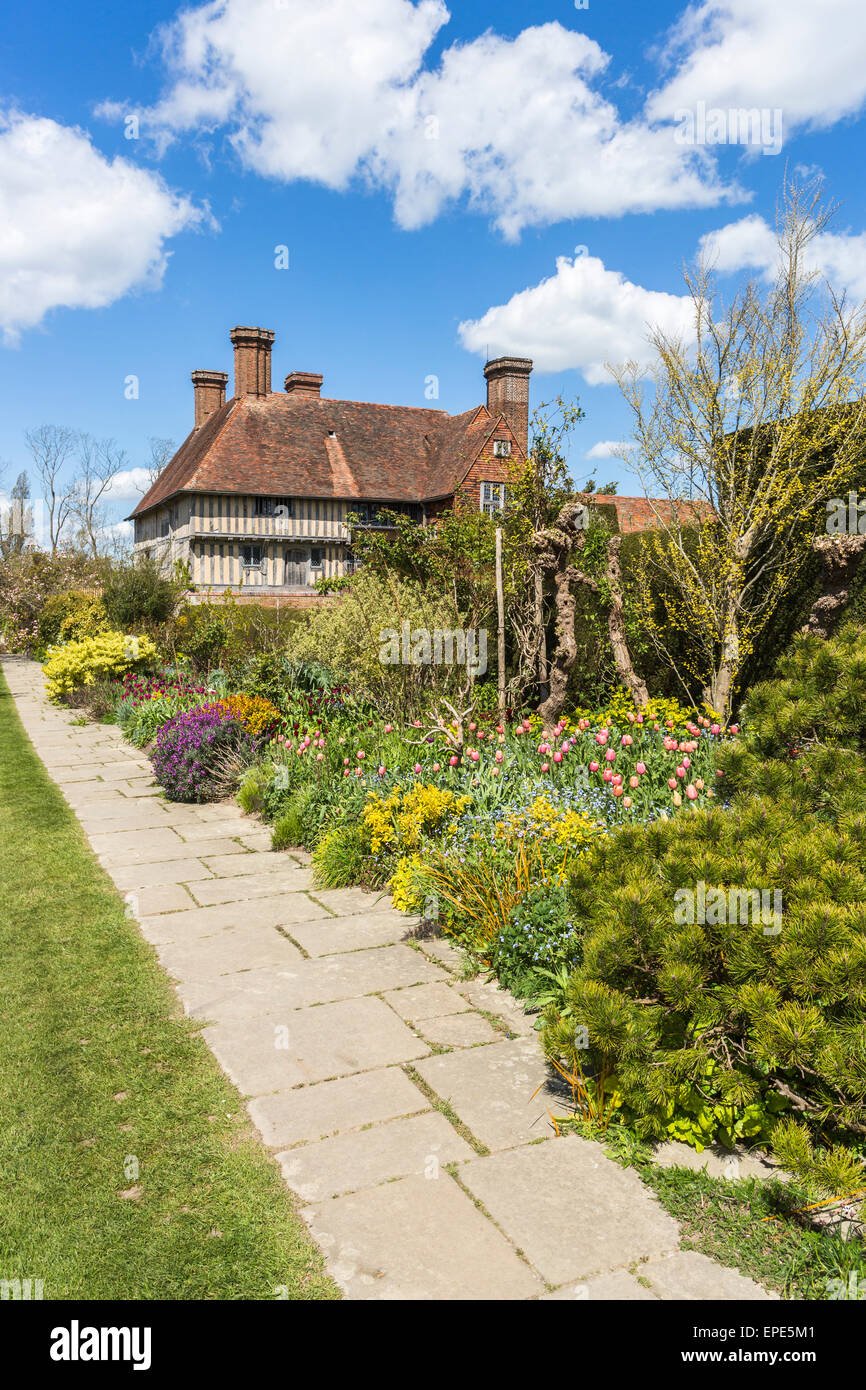 Die lange Grenze bei Great Dixter, ein Landhaus von Edwin Lutyens und Garten von Christopher Lloyd in Northiam, East Sussex, Großbritannien Stockfoto