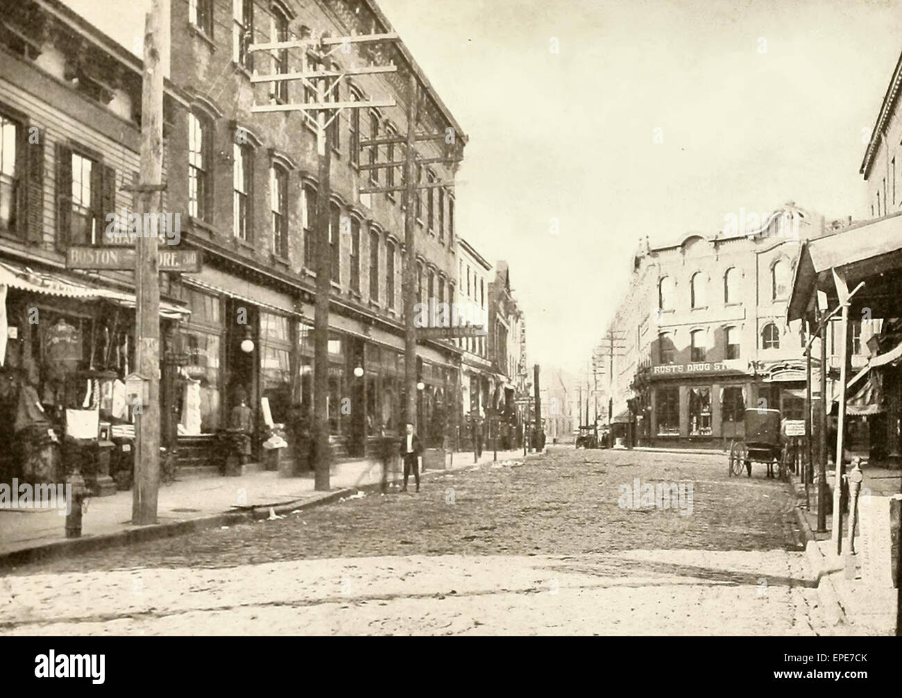 Commerce Square und Burnet Street von Hiram Straße zeigt den Landsberg laden und Rust Drogerie, New Brunswick, NJ, ca. 1904 Stockfoto