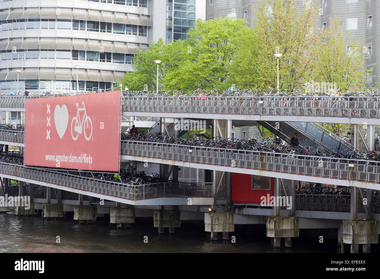Amsterdam Fahrrad Park am Hauptbahnhof Stockfoto
