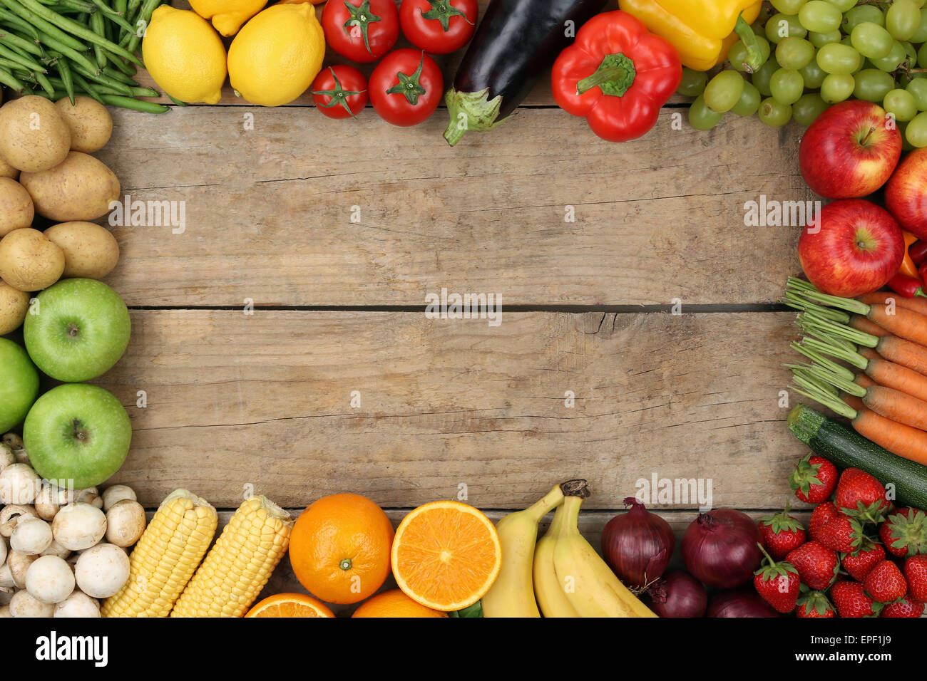 Obst Und Gem├╝se Auf Holzbrett Mit Textfreiraum Stockfoto