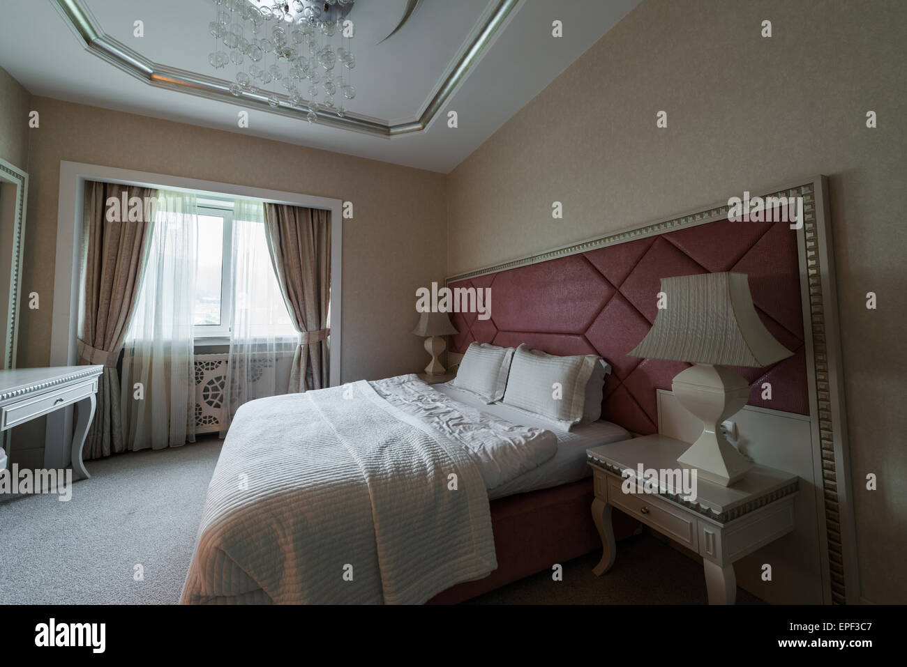 GABALA - Mai 18: Zimmer im Riverside Hotel am 18. Mai 2014 in Gabala, Aserbaidschan. Riverside Hotel ist erste 5-Sterne-Hotel in Gabala, Stockfoto