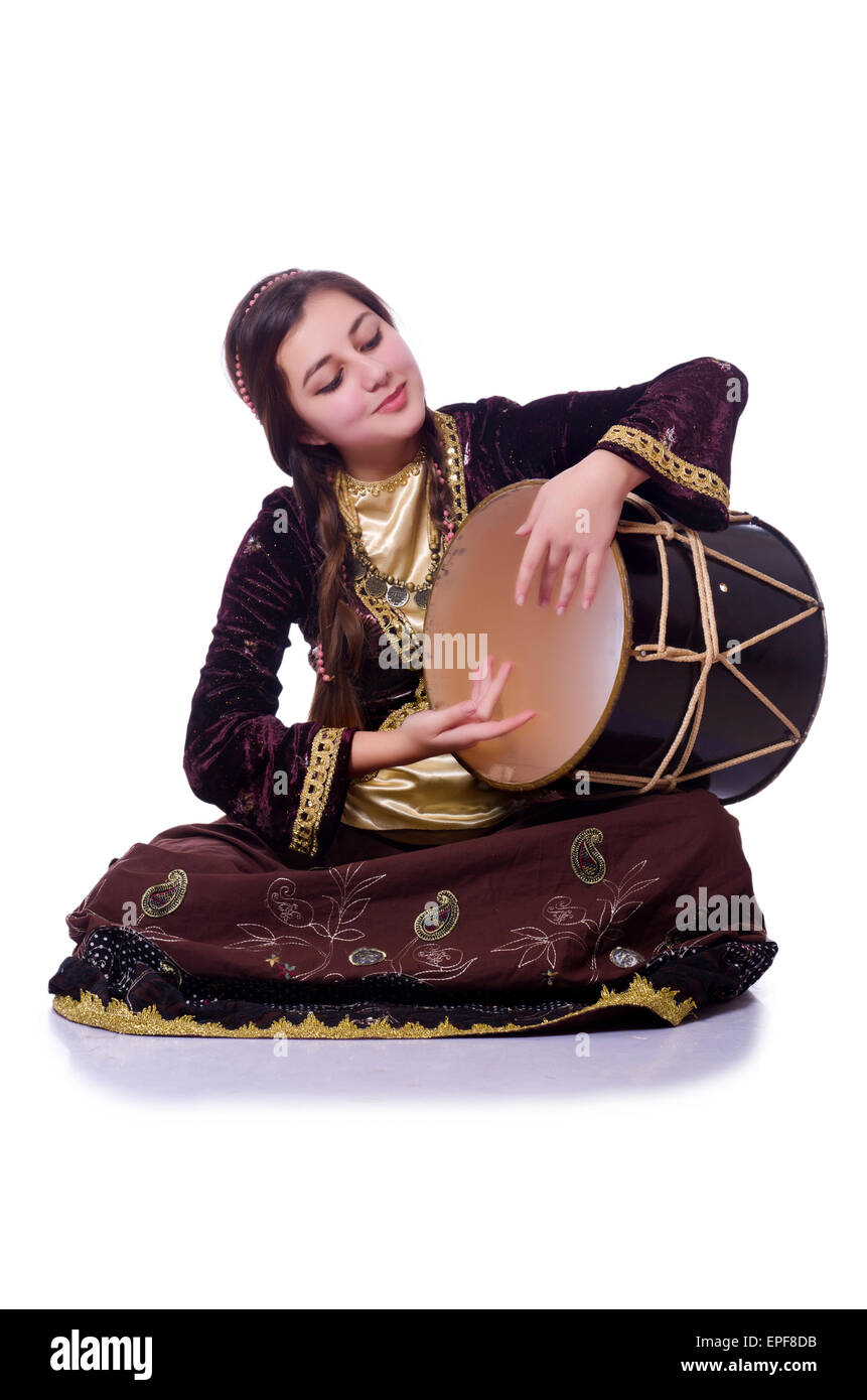 Azeri Mädchen spielen traditionelle Trommel nagara Stockfoto