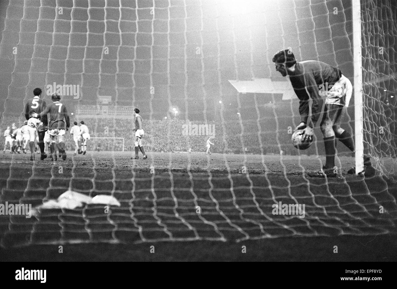 Manchester United gegen Manchester City, League-Spiel im Old Trafford, Mittwoch, 27. März 1968. Endstand: Man Utd 1-3 Manchester City. Stockfoto