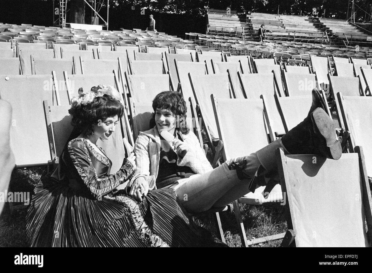 Produktion der berühmten Shakespeare Tragödie Romeo und Julia statt am Regent Park Open Air Theatre starring Marilyn Taylersen und Hugh Ross.  1. Juni 1971. Stockfoto