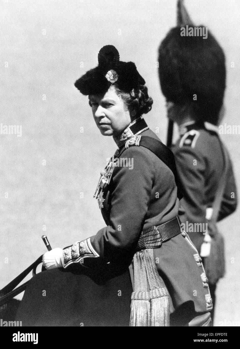 Die Königin nimmt Teil an Trooping die Farbe Zeremonie mit 1st Battalion Scots Guards, Horse Guards Parade London, Samstag, 14. Juni 1986. Stockfoto
