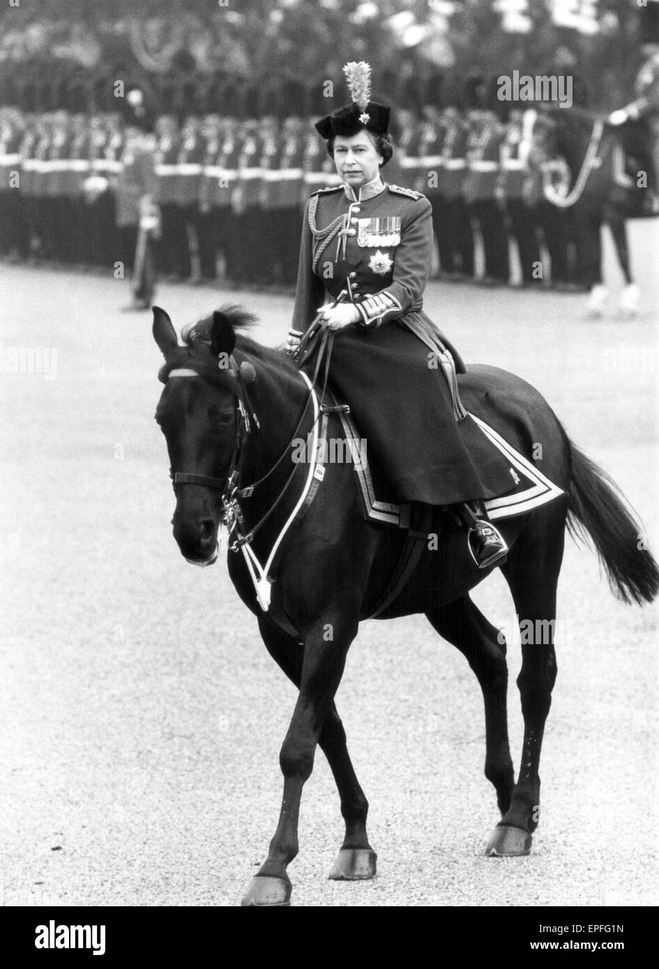 Die Königin nimmt Teil an Trooping die Farbe Zeremonie mit dem 1. Bataillon Irish Guards, Horse Guards Parade,, London, Samstag, 14. Juni 1980. Stockfoto