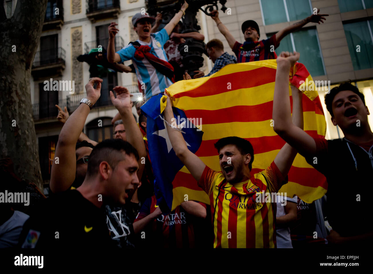 FC Barcelona Fans feiern die Erreichung der spanischen Liga in Barcelona. Stockfoto